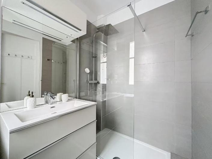 Appartement Modern Center With Big Terrace